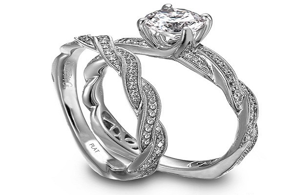 Chọn mua nhẫn kim cương đôi ở những cửa hàng uy tín