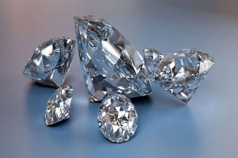 Một chiếc nhẫn kim cương bao nhiêu tiền?