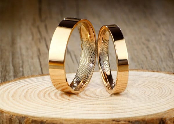 Nhẫn vàng nữ 18k được chế tạo bằng cách kết hợp giữa vàng nguyên chất và kim loại màu
