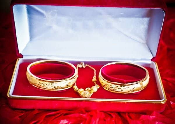 Bảo quản nhẫn đeo tay nữ vàng 18k trong hộp nữ trang riêng