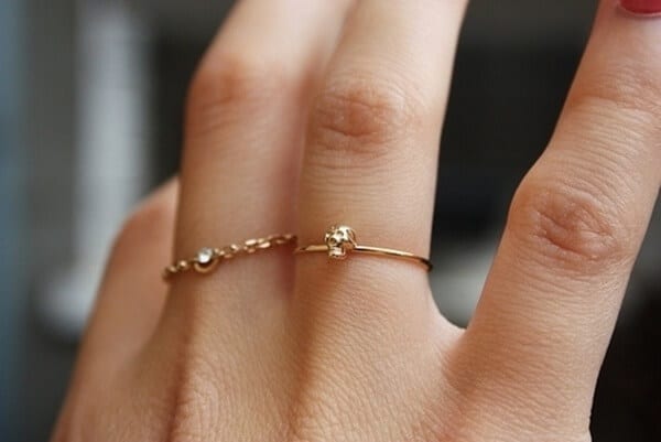 Chú ý chọn nhẫn cưới vừa tay với người đeo 
