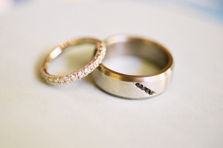 Một cặp nhẫn cưới giá bao nhiêu tiền?